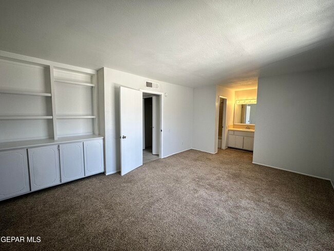 Building Photo - 336 Villa Canto St