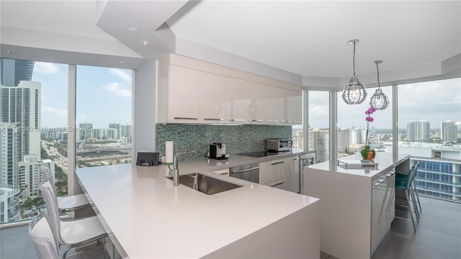 Building Photo - 17555 Collins Ave
