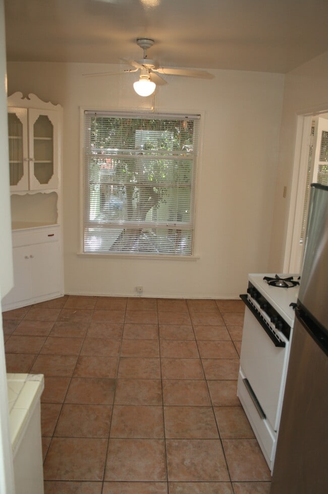 Building Photo - 870 N Occidental Blvd