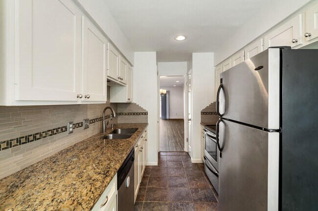 Building Photo - 13228 Trail Hollow Dr