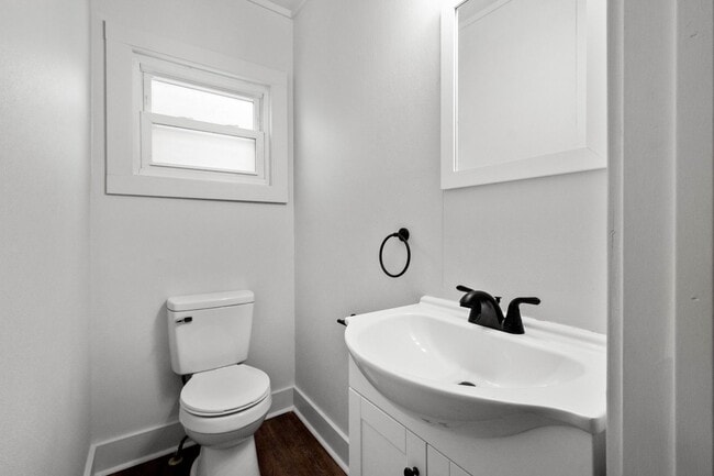 Building Photo - Stunning 3 bedroom home in Brookline available July 1!