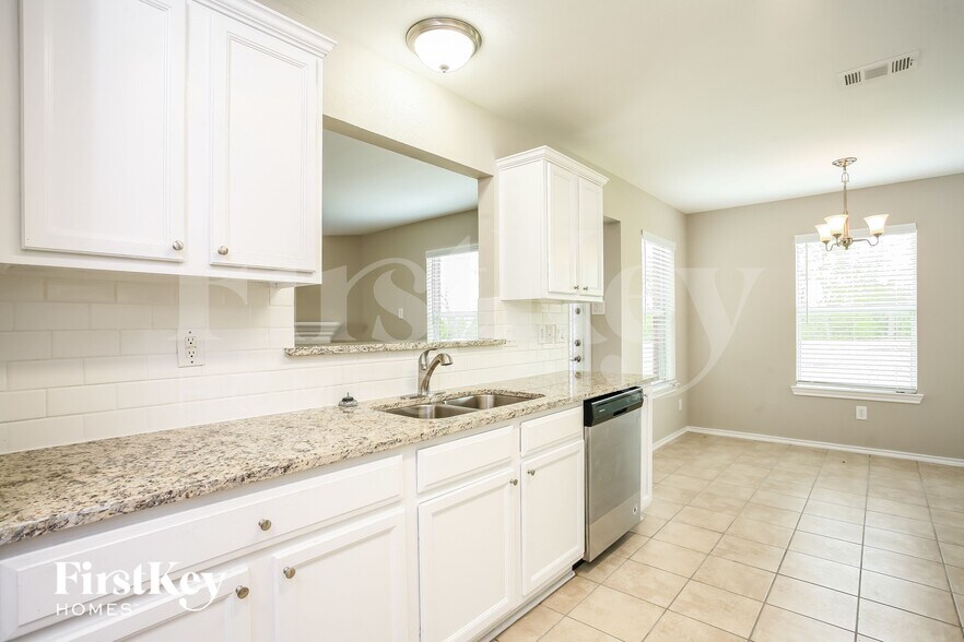 Building Photo - 225 Grant Dr