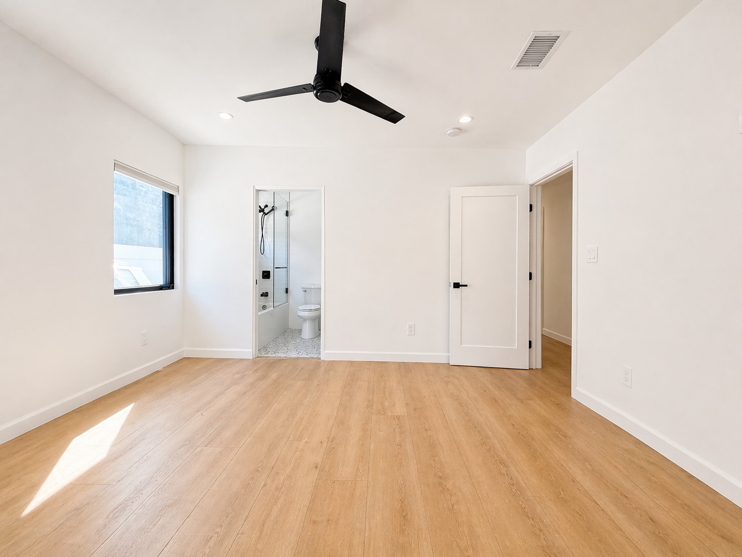 Building Photo - 818 N Genesee Ave