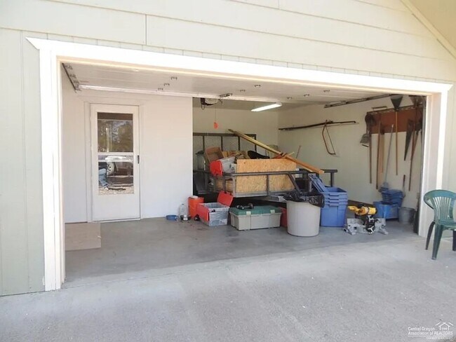 Building Photo - Adorable Cabin on the River