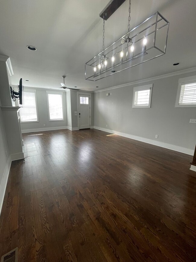 Building Photo - 1104A W Grove Ave