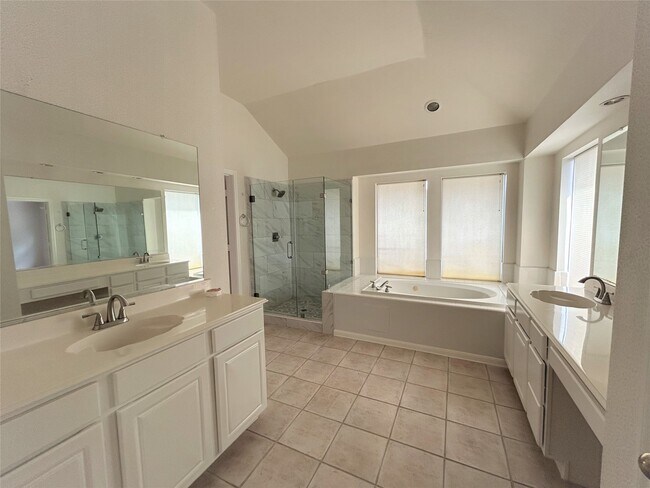 Building Photo - 18126 Somerset Knolls Ct