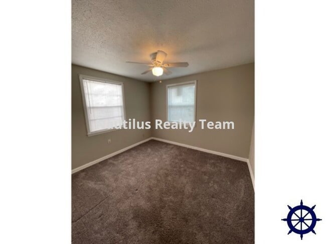 Building Photo - 904 Ruby Pl