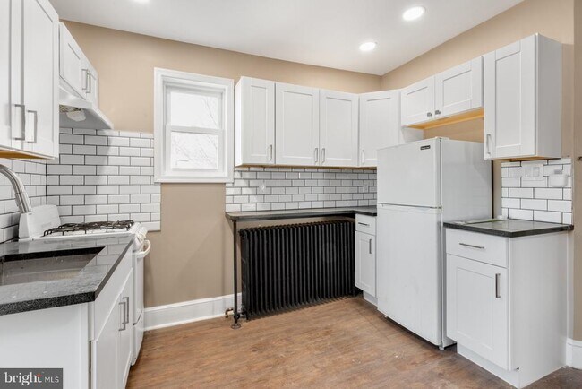 Building Photo - 113 Sumac St