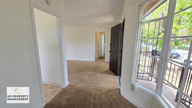 Building Photo - 303 Palm Ave