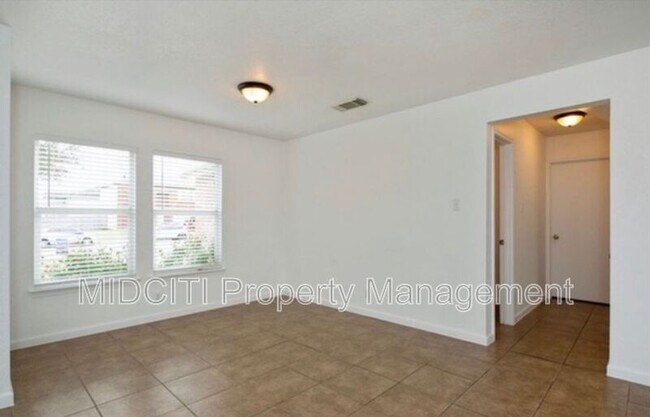 Building Photo - 9739 Chelsea Cir