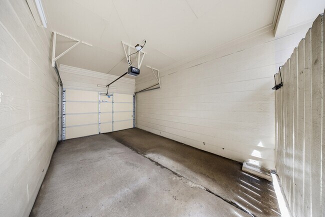Building Photo - 727 Bunker Hill Rd