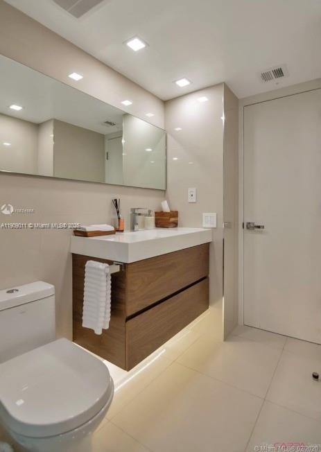 Building Photo - 4000 Towerside Terrace