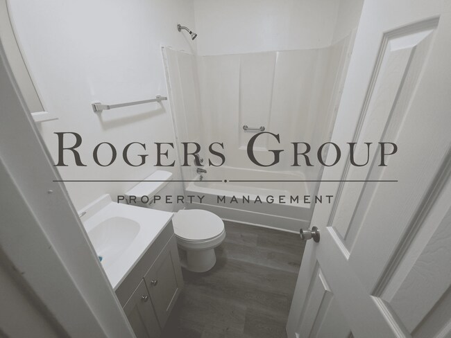 Building Photo - #450 - 412-414 Ridley St Duplex