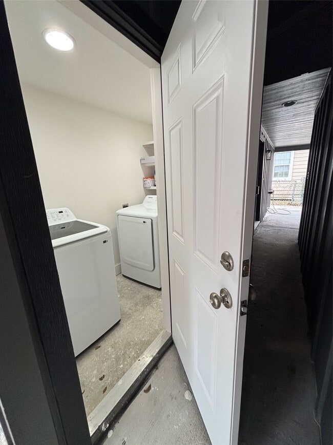 Building Photo - 430 Hutcheson St