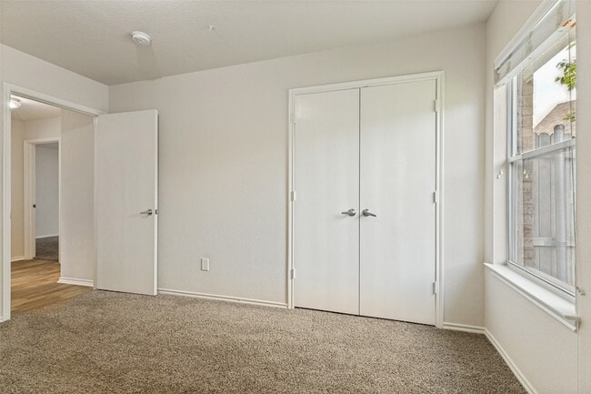 Building Photo - 556 Winbridge Ln
