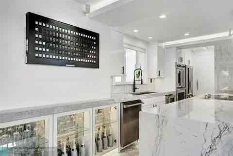 Building Photo - 124 11th St