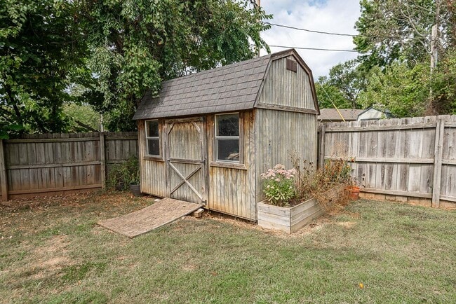 Building Photo - 4 Bedroom | 2 Bathroom | 2 Car Garage | Ba...