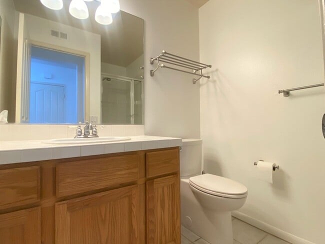 Building Photo - Spectacular 4 bd. 3 bath home in prime Dis...