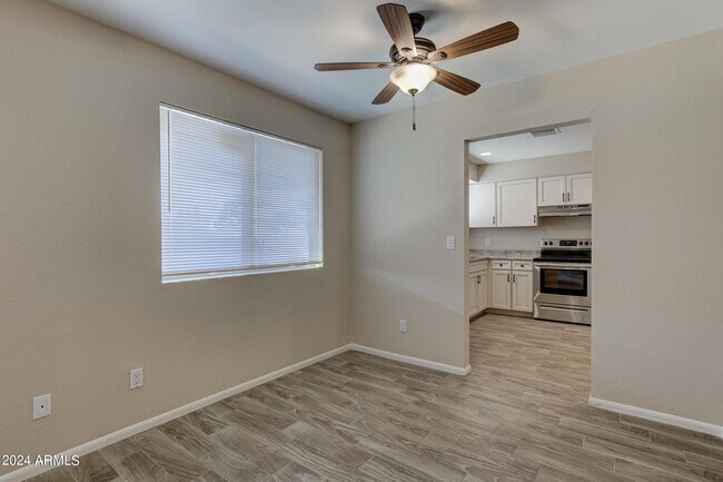 Building Photo - 5111 W Beverly Ln