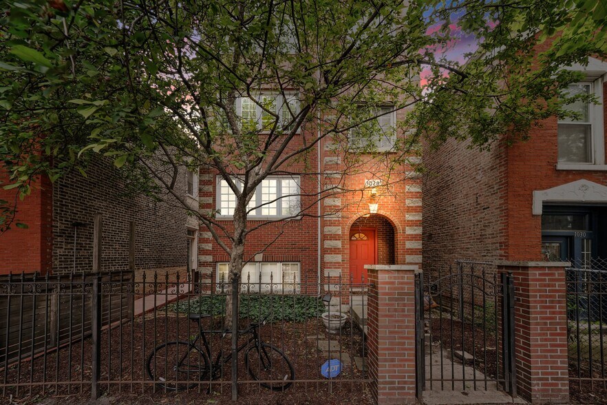 Building Photo - 1028 N Wolcott Ave