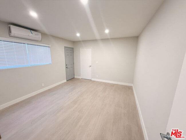 Building Photo - 1117 S Bedford St