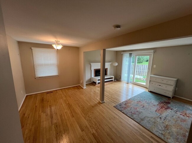 Building Photo - 129 Lamont Ln