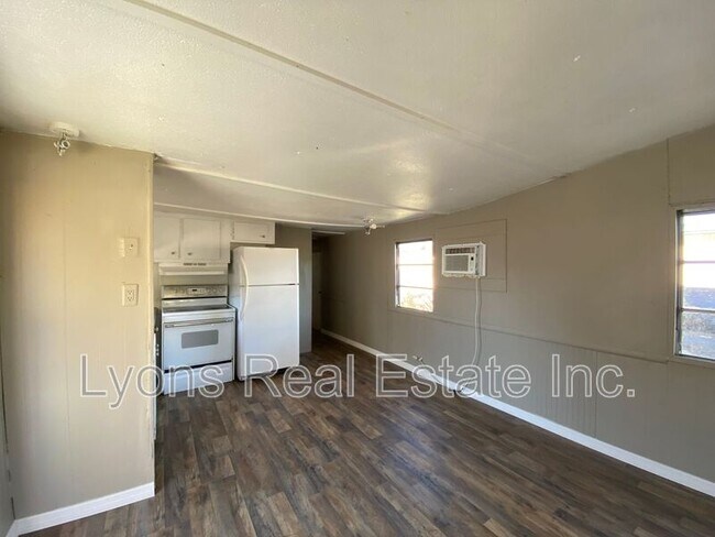 Building Photo - 4900 Tice St