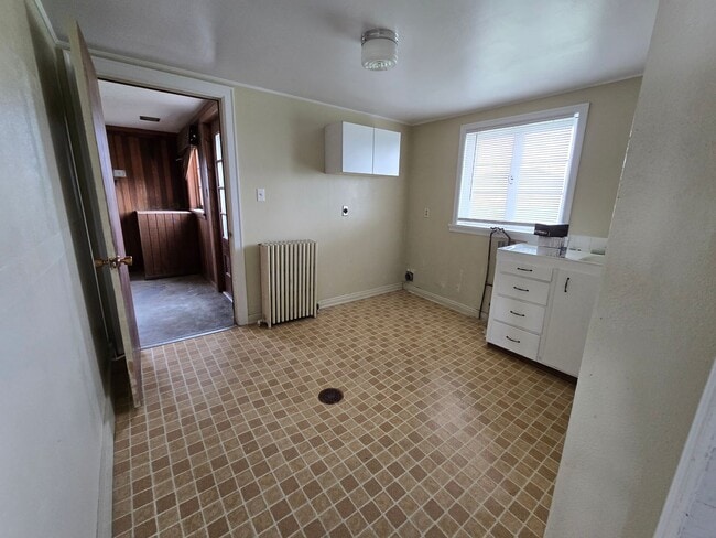 Building Photo - 4 bed, 3 bath house in the country