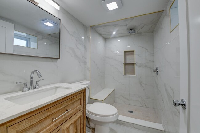 Building Photo - 815 3rd St