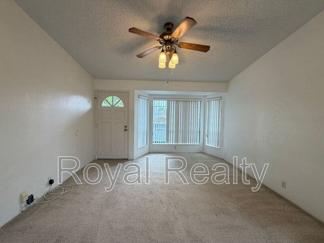 Building Photo - 528 Mananai Pl