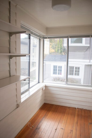 Building Photo - 2905 SW 4th Ave