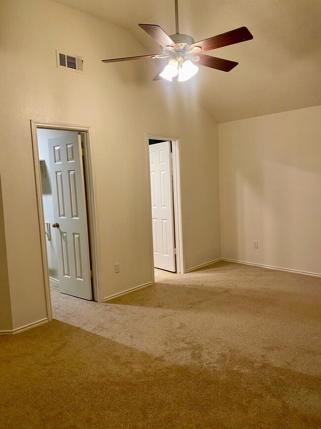 Building Photo - 2217 Brookside Dr