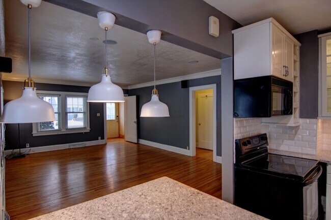 Open view to the living room - 5427 Xerxes Ave S
