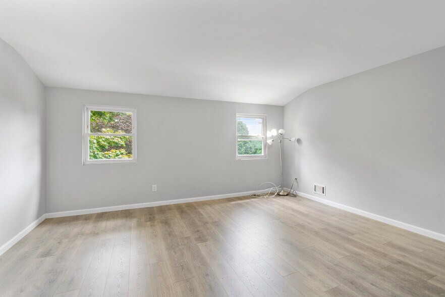 Building Photo - 1630 Forest Hill Rd