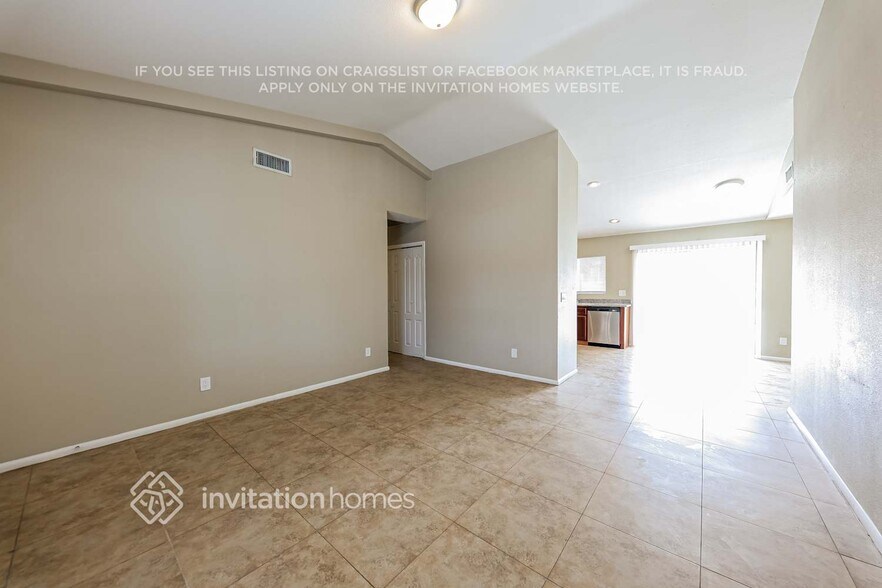 Building Photo - 3029 N Comanche Dr