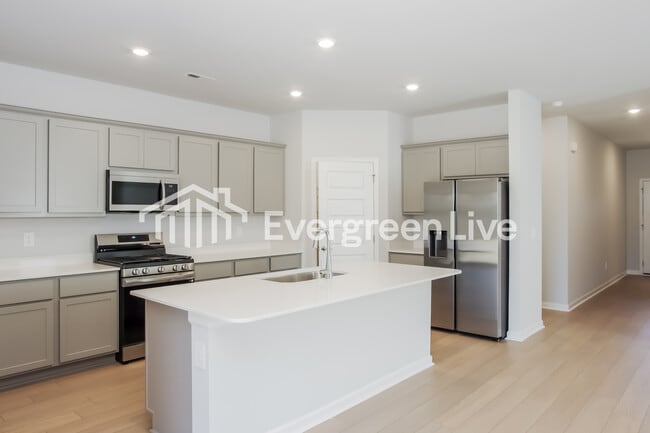 Building Photo - 14665 Mountain Strm Dr