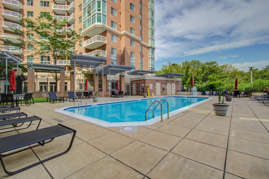 Building Photo - 3101 N Hampton Dr