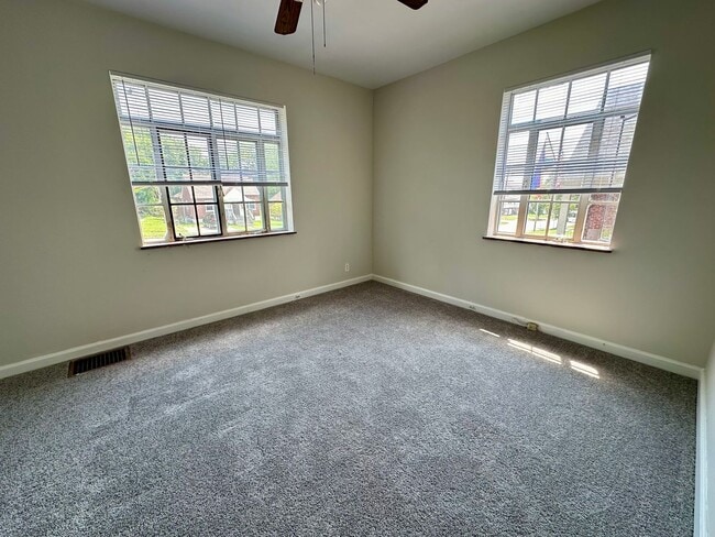 Building Photo - CHEVIOT: Charming 3+ bed 1.5 bath 1 car