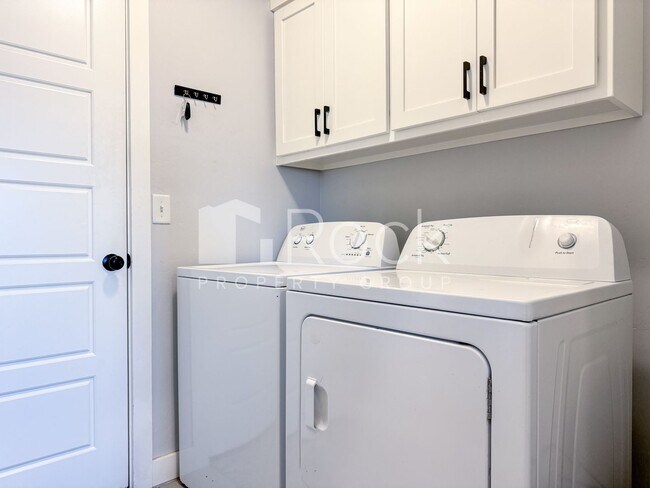 Building Photo - 3-bedroom home with Storm Shelter in Westmoore area