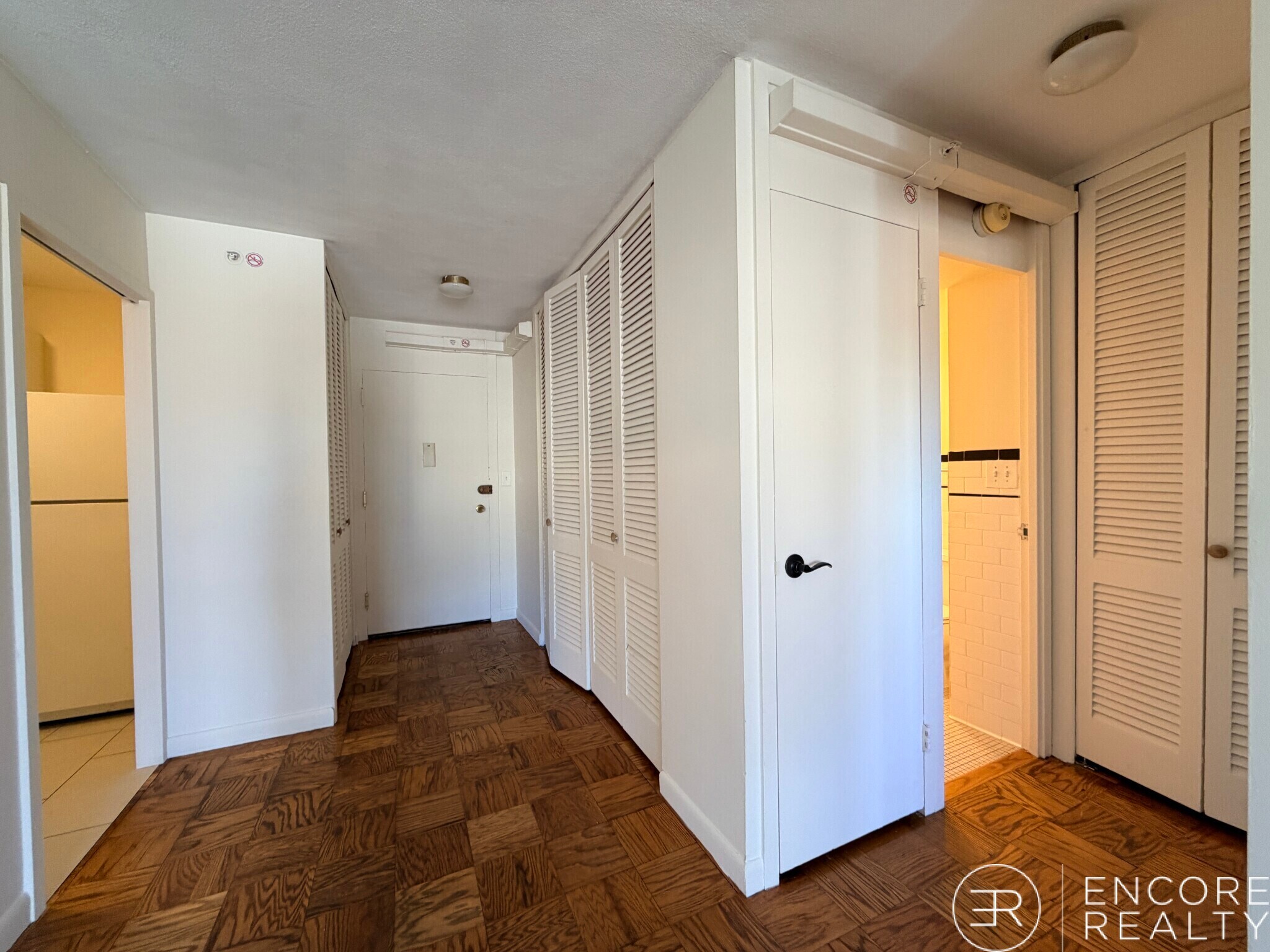 Building Photo - 16 Monmouth Ct