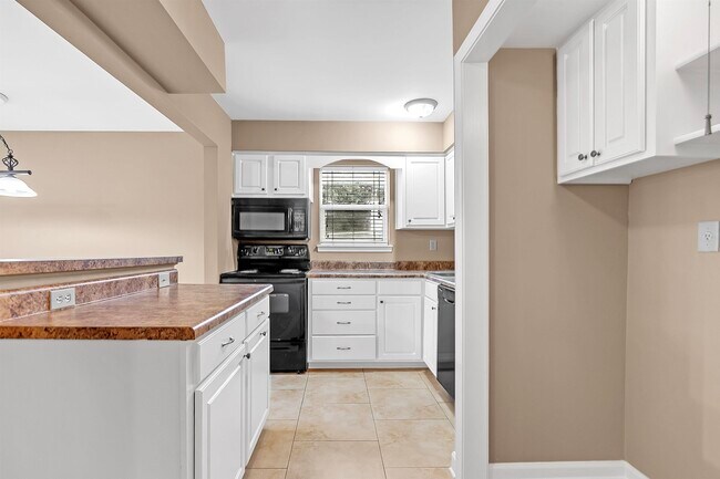 Building Photo - 7523 Bavarian Dr