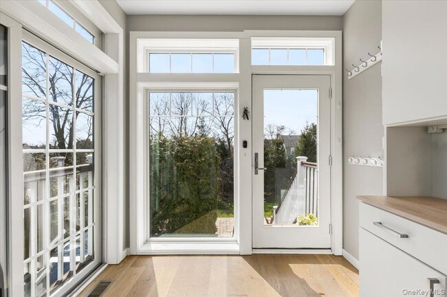 Building Photo - 73 Maple Ave