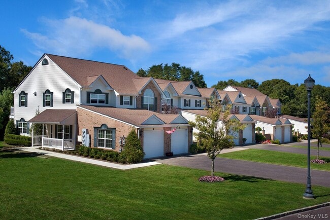 Building Photo - 100 Pineview Ln