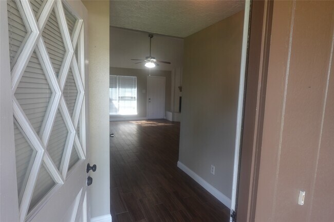Building Photo - 3351 Deermoss Dr