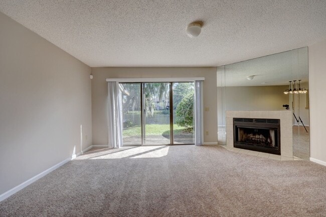 Building Photo - 3801 Crown Point Rd