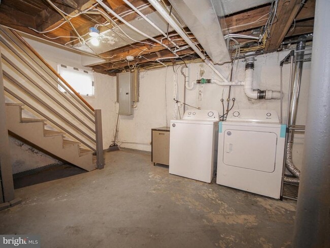 Building Photo - 332 Crown Point Rd