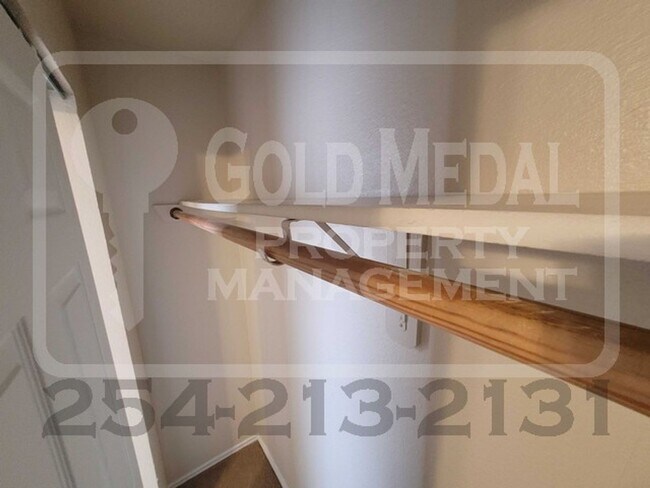 Building Photo - Charming 4-Bed, 2-Bath now available for r...