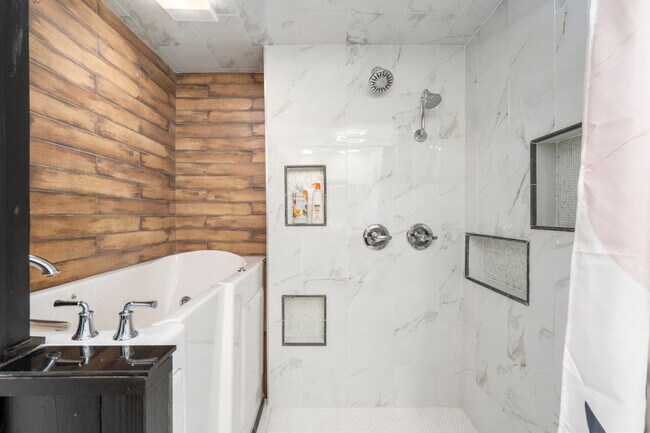 Building Photo - 3733 E Dahlia Dr