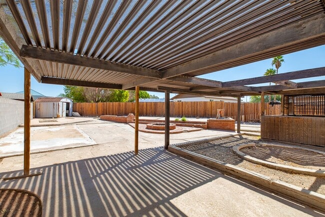 Building Photo - Rental Availalble