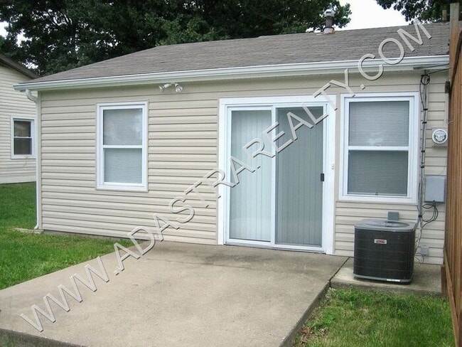 Building Photo - Affordable Lees Summit Duplex-Available in...